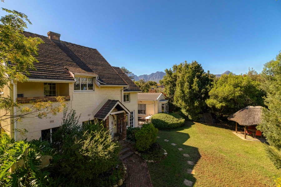 9 Bedroom Property for Sale in Golden Acre Western Cape